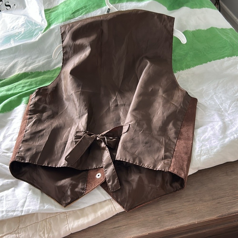 Messi vintage Brown and Gold Suede Vest vintage purchased in Nashville - Picture 5 of 5